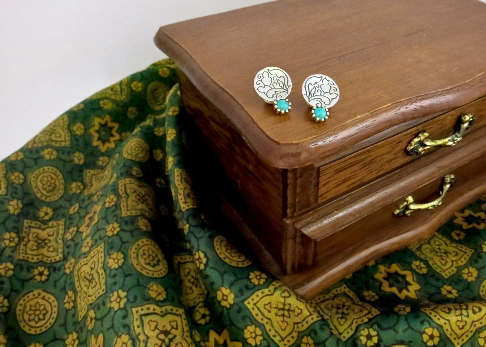 Classic 'Moti Bazaar' turquoise ear studs