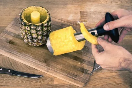 HIC Kitchen Pineapple Slicer and Corer