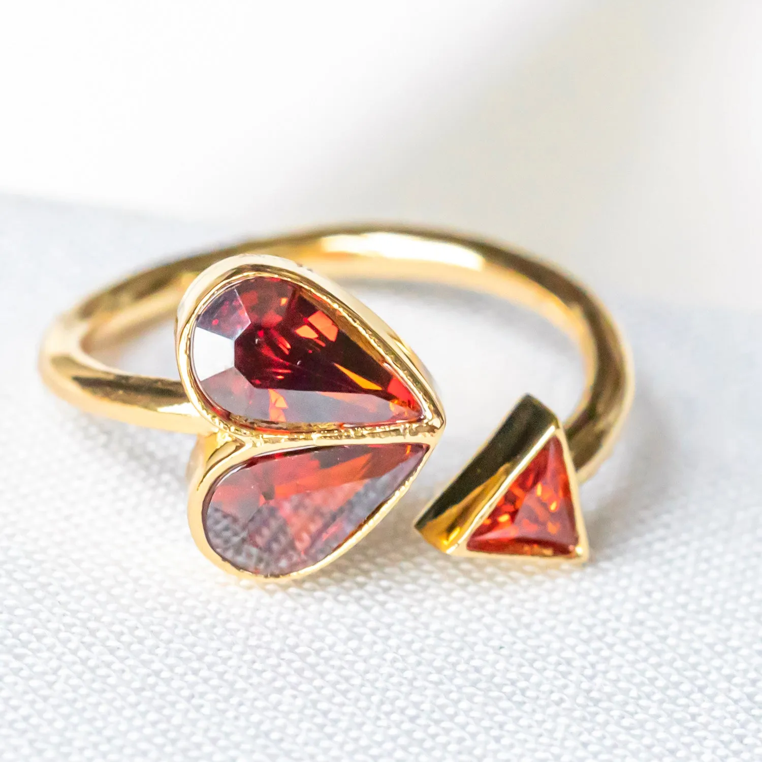 Rock solid stone heart twist ring (ruby/ gold) Size: 7