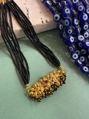 Short Thushi Mangalsutra Flower Designs with 6 Line Black Beads Chain