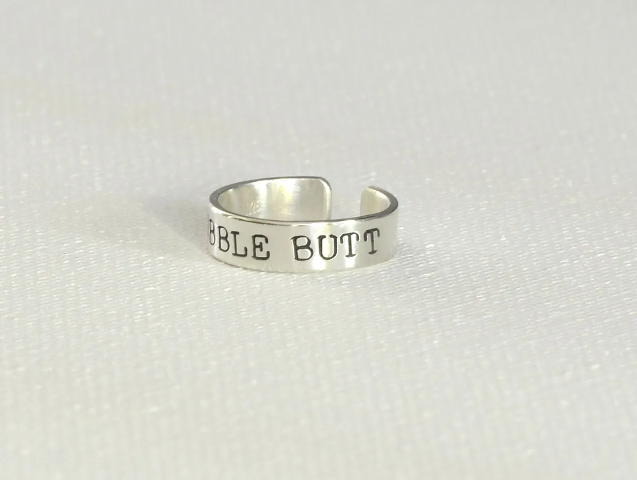 silver toe ring with bubble butt