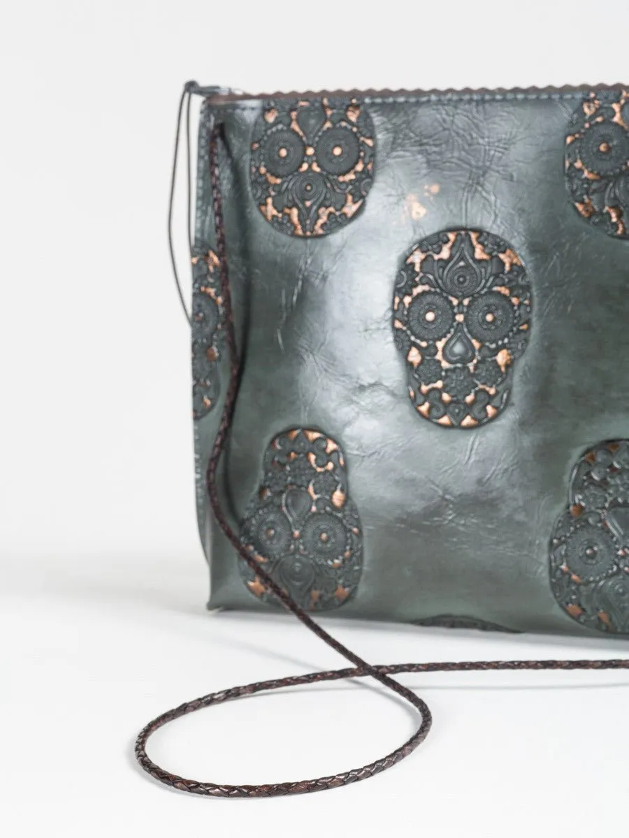 strappy pouch - skull